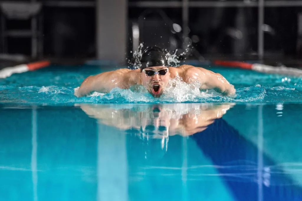 I migliori integratori per il nuoto - Nuotatore in azione
